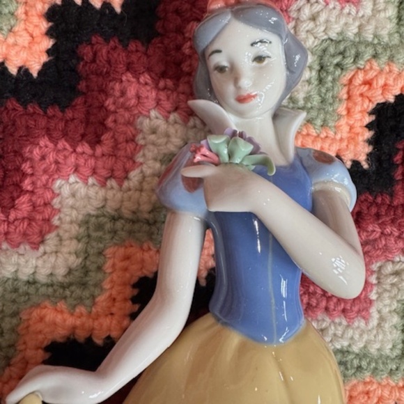Lladro NAO Snow White Disney Princess Sculpture Figurine - Picture 3 of 16